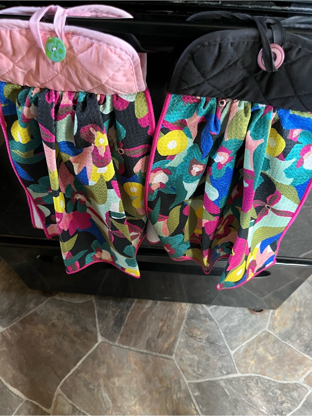 Target Floral potholder top  Set in Pink & Black